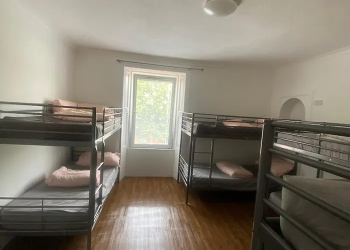Edinburgh West Side Hostel